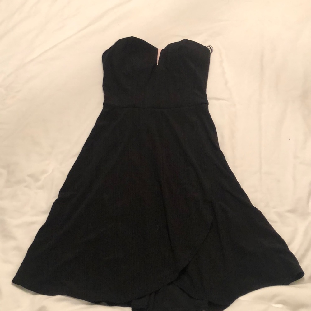 Cute little black dress!